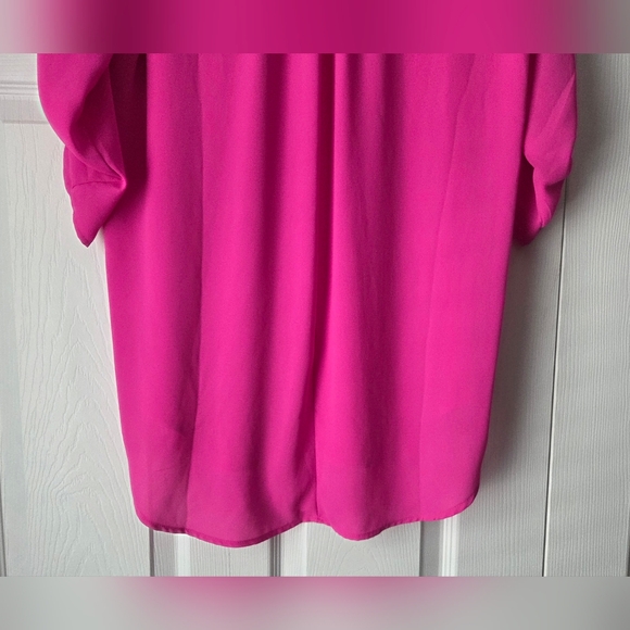 Gibson Latimer V-Neck Roll-Tab Tunic in Fuchsia Size M - Picture 10 of 12